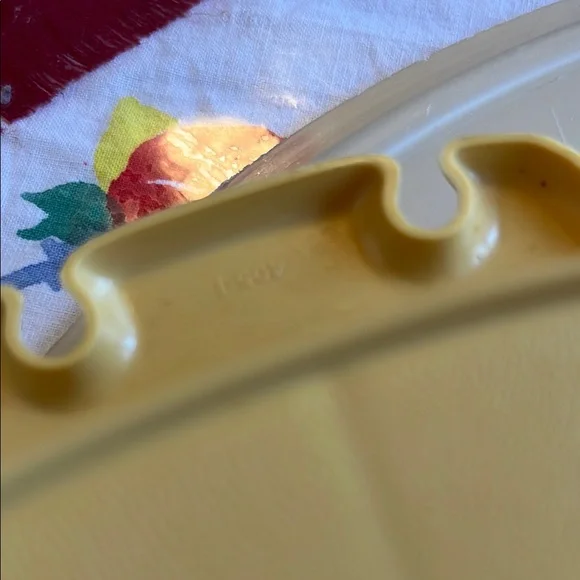 Tupperware Yellow Sectioned Tray - Picture 4 of 6